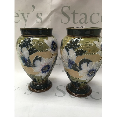 1009 - A pair of Doulton vases decorated with flowers and foliage. 20 cm no damage or restoration .