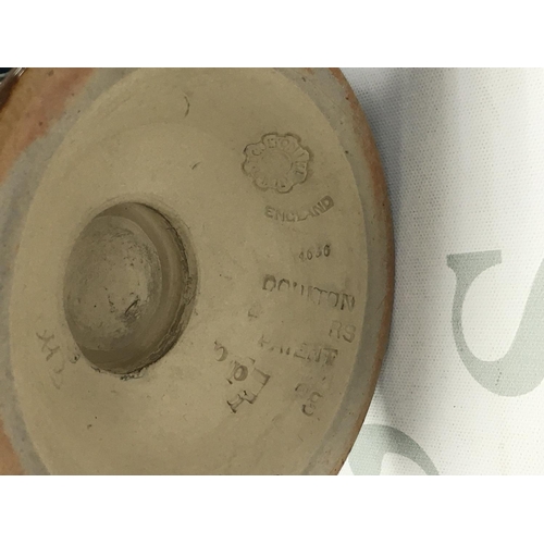 1009 - A pair of Doulton vases decorated with flowers and foliage. 20 cm no damage or restoration .