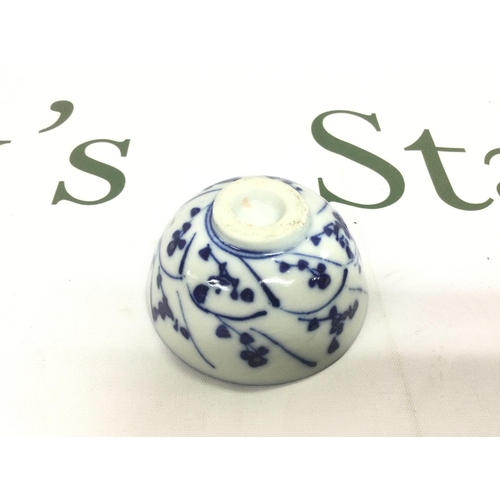 861 - A small Chinese blue and white tea bowl, approx diameter 7.5cm. Shipping category D.
