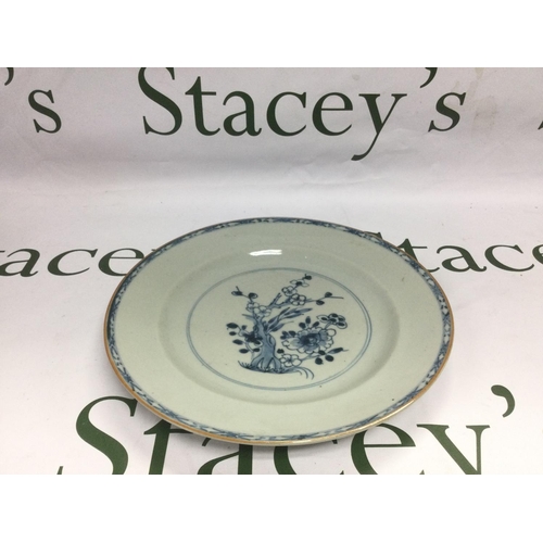 863 - A Chinese blue and white plate with floral decoration, approx diameter 22.5cm. Shipping category D. ... 