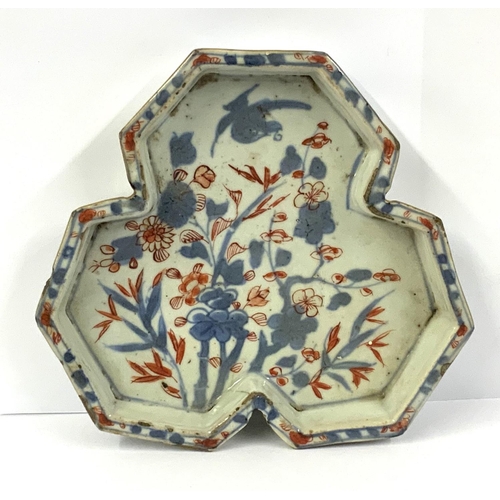 875 - A small early Chinese Imari trefoil dish. 14.4cm. (Some chipping to rims and hairline).
