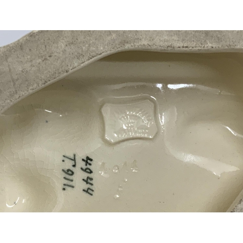 1090 - A Royal Vienna pottery figure of a brown bear, 17cm. (D)