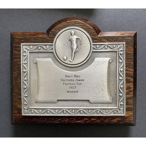 19 - 1957 John Lyalls West Ham Southern Junior Cup Final Plaque: In original box with wooden plaque engra... 
