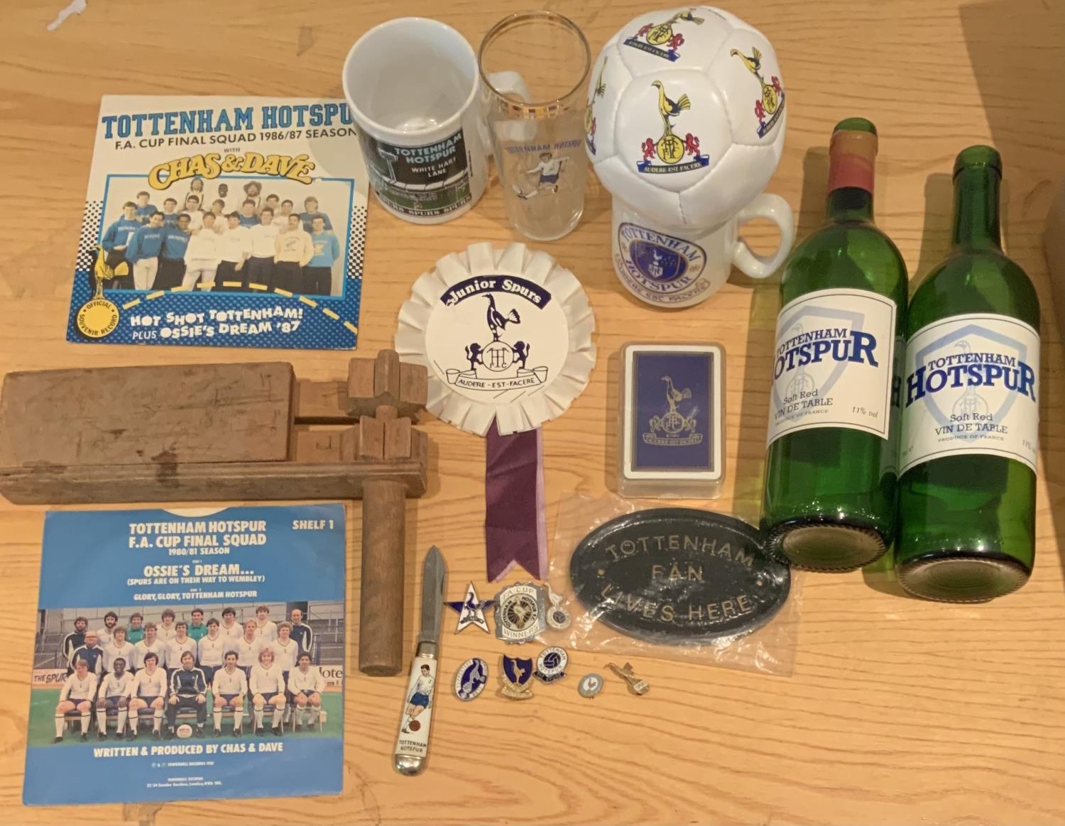 Tottenham memorabilia box: Comprises of penknife and glass from late ...
