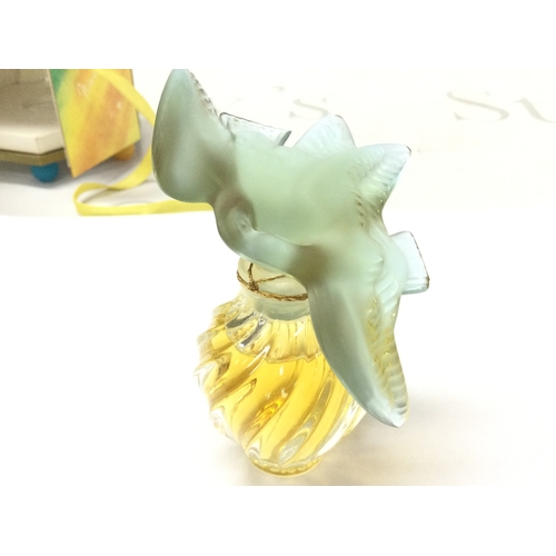 802 - A boxed Nina Ricci L Air Du Temps 15 ml New Lalique Doves Green Perfume Bottle. This lot cannot be p... 