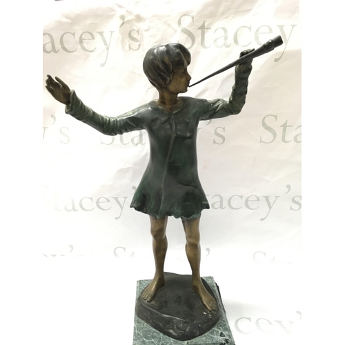 877 - A bronze figure