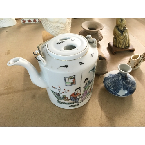 910 - A Chinese blue and white porcelain bowl with lid along with other oriental items. Postage D. NO RESE... 