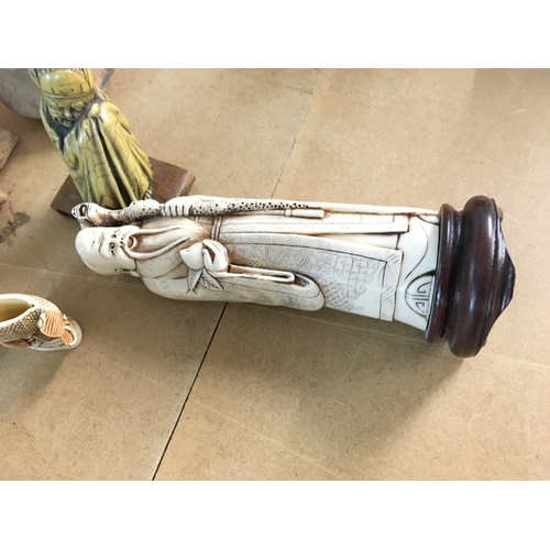 910 - A Chinese blue and white porcelain bowl with lid along with other oriental items. Postage D. NO RESE... 