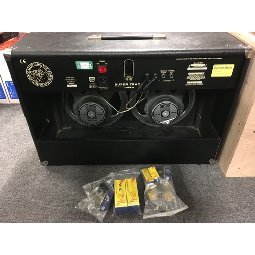 1052 - A Trace Elliot Super Tramp Twin amplifier.