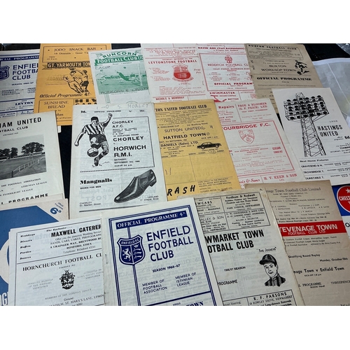 127 - 1967 FA Cup Qualifying Round Football Programmes: Interesting collection involving non league clubs ... 
