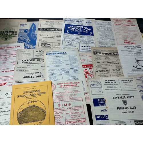 127 - 1967 FA Cup Qualifying Round Football Programmes: Interesting collection involving non league clubs ... 