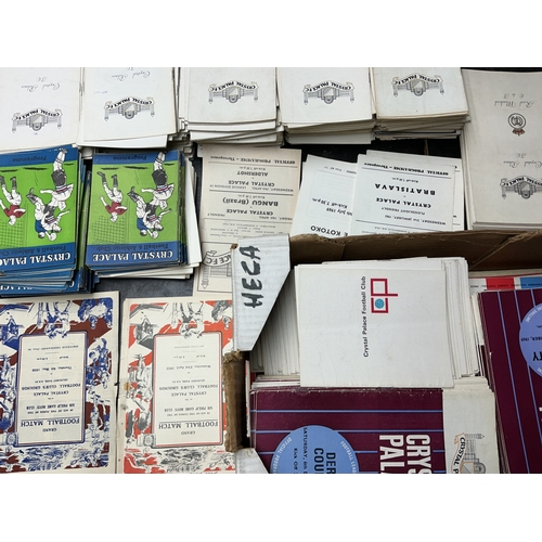 166 - Crystal Palace Home Football Programmes: Around 50 from the 1950s and a further 600 spanning the 60s... 