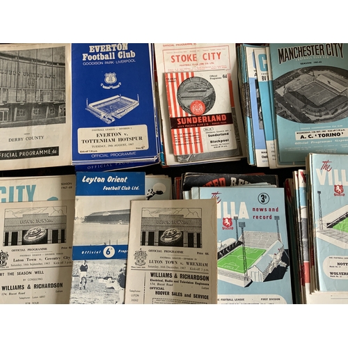 172 - 1960s Football Programmes: Good selection of Manchester City Manchester United Aston Villa Everton L... 