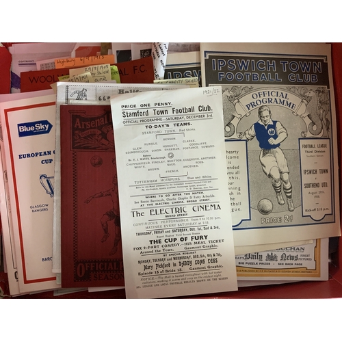 173 - Reproduction Football Programme + Ticket Collection: Interesting lot with FA Cup finals from 1915 an... 