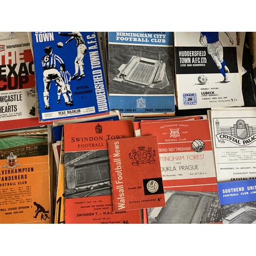 178 - English Club v Foreign Club Football Programmes: 20 from the mid to late 50s to include 53/54 Doncas... 