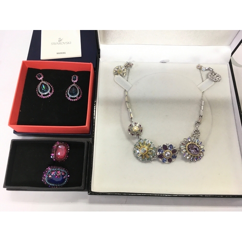 1114 - A Swarovski Regency necklace and earrings set, a pair of Orechini Donna Darling earrings and a dark ... 