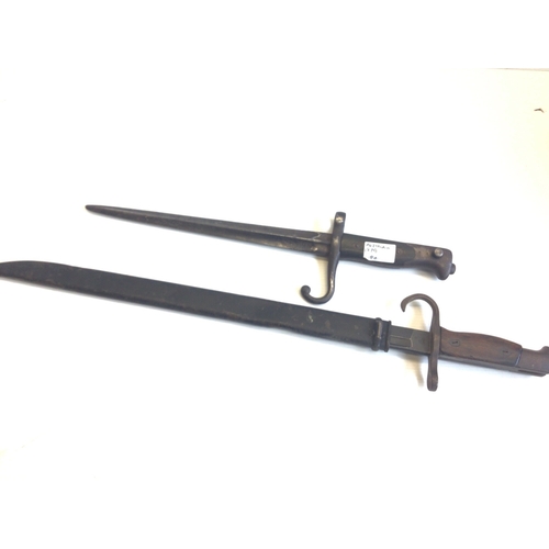 650 - A Japanese II world war Arisaka bayonet. The blade marked with three entwined circles hook quilon wo... 