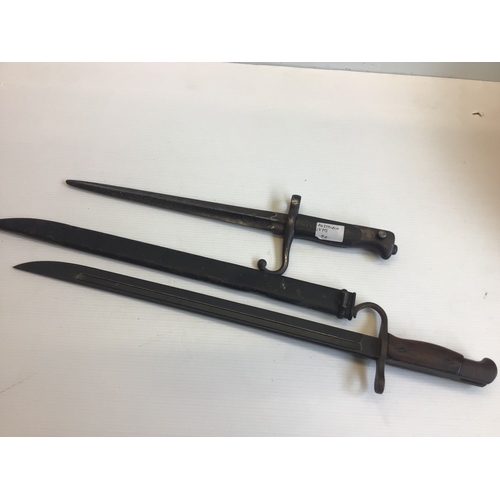 650 - A Japanese II world war Arisaka bayonet. The blade marked with three entwined circles hook quilon wo... 