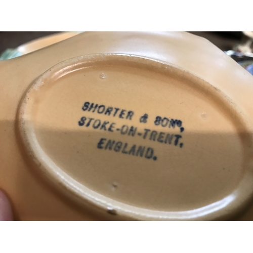 1264 - A collection of ceramics including a Royal Doulton bowl, Shorter & Sons fish plates. No reserve