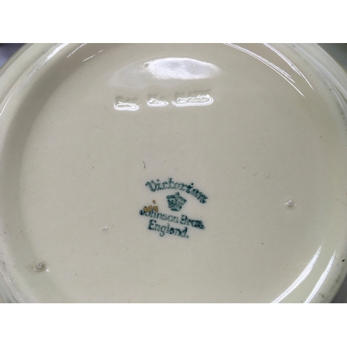 1001 - An Art Deco part dinner service, Wedgwood white glazed bowls and plates NO RESERVE
