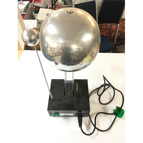 886 - An Educational Van De Graaf Generator. In Working Order.