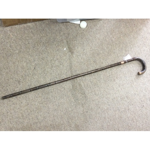 896 - An antique walking stick with hallmarked 9ct gold collar for 1912-1928 as J.H probably Henry Howell ... 