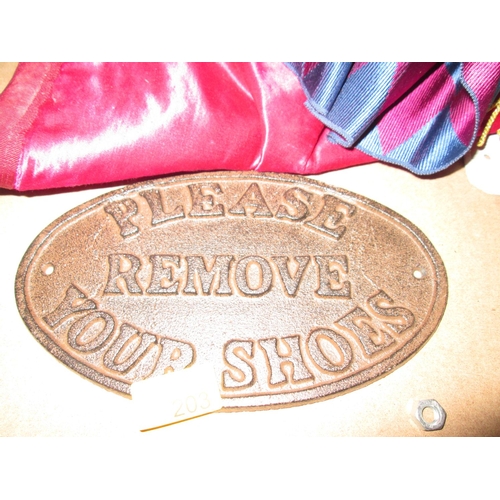 283 - Cast iron sign : Remove Your Shoes