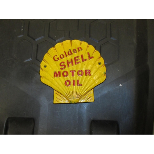 60 - Cast iron advertising sign : Golden Shell