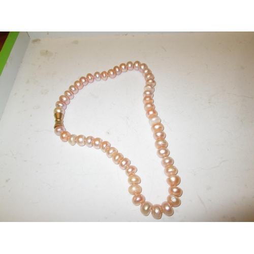 16 - Pink pearl necklace with magnetic clasp