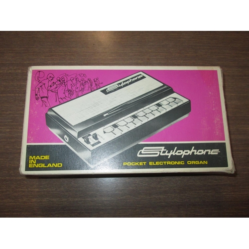 28 - Stylophone electronic organ