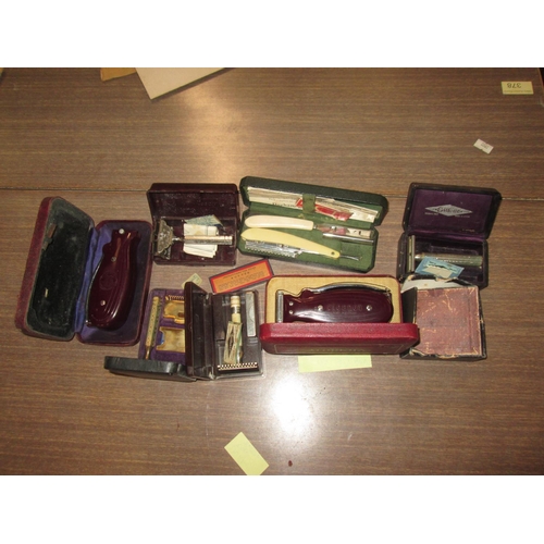 44 - Assorted vintage shaving items