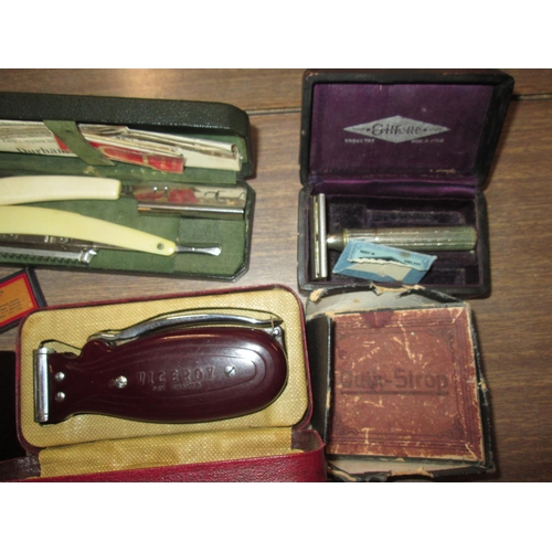 44 - Assorted vintage shaving items