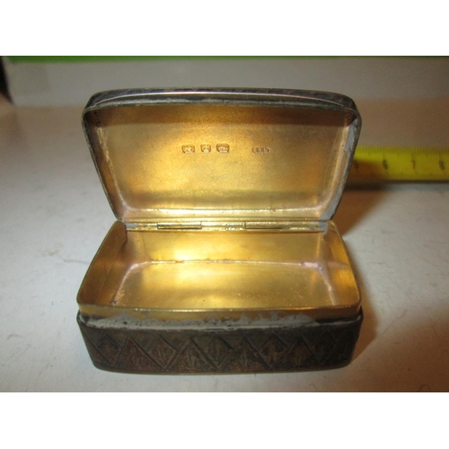 68 - Engraved silver patch box with gilded interior Birm. 1899 Rose & Brough 34 g