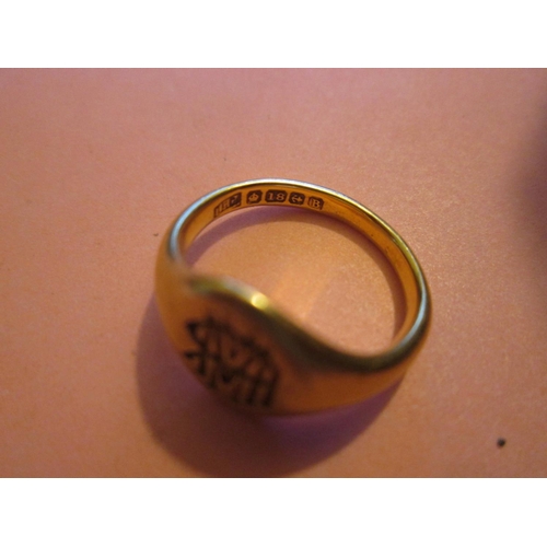 105 - 18 ct gold signet ring size G (45) 5.8 g