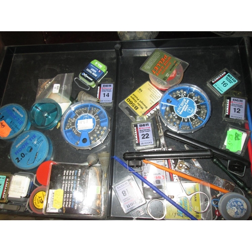 192 - Box of carp and other fishing accessories : feeders, floats, catapults, line hooks, bands etc.