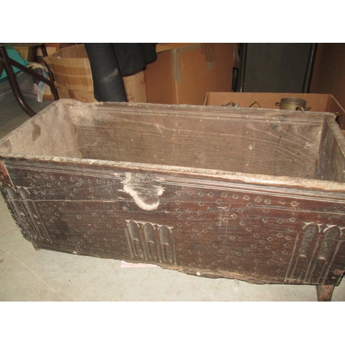 199 - Late 17th / early 18th century oak single plank coffer with some decoration, as found, missing escut... 