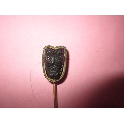 116 - Interesting tie pin in unmarked gold metal set with abstract animal face plaque