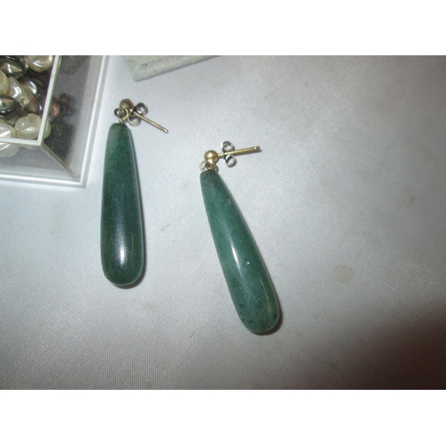 130 - 5 x sets of earring : apple green jade coloured stone, glass and others