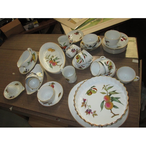 265 - Royal Worcester Evesham pattern 8 setting dinner service, cruet, tea and coffee set, flan dishes, tu... 