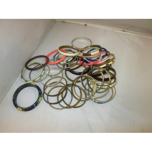 295 - Costume jewellery : Bag of bangles and bracelets