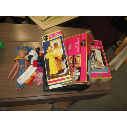 343 - Sindy dolls, clothes, wardrobe, washbasin and bed and bed clothes set in original boxes (play worn c... 