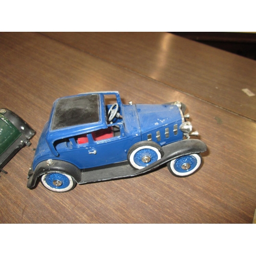 511 - 3 x toy cars (2 damaged)