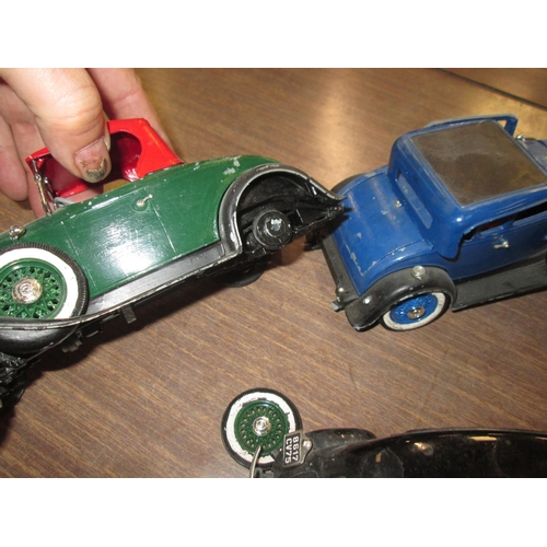 511 - 3 x toy cars (2 damaged)