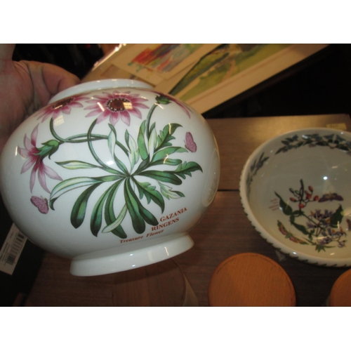 518 - 5 x pieces of Portmeirion Botanicals ware : Mixing bowl, vase and 3 x storage jars