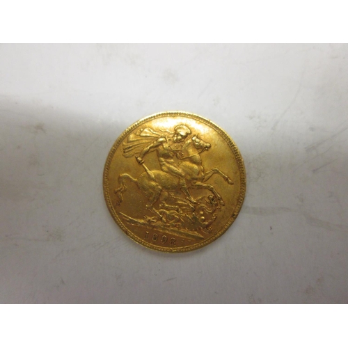 555 - 22 ct gold Sovereign 1898