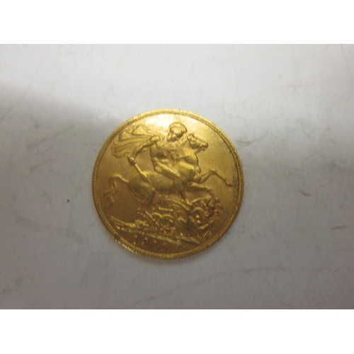 556 - 22 ct gold Sovereign 1910