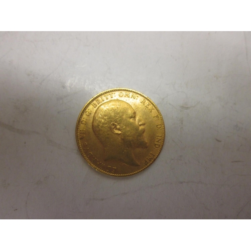 556 - 22 ct gold Sovereign 1910