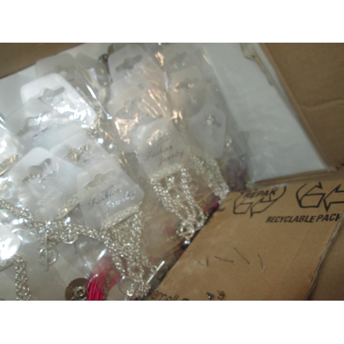 567 - Box of crafting interest jewellery & costume jewellery