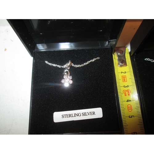 71 - Silver pendant set with paste on silver chain in presentation box