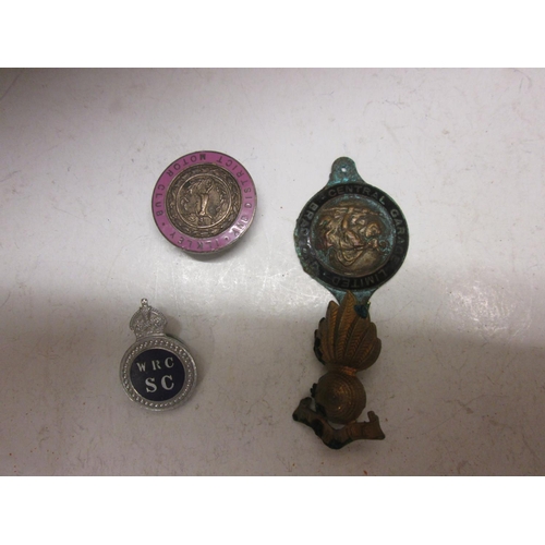 94 - 4 x vintage badges : Bradford Central Garage, Ikley & District Motor Club enamelled badge